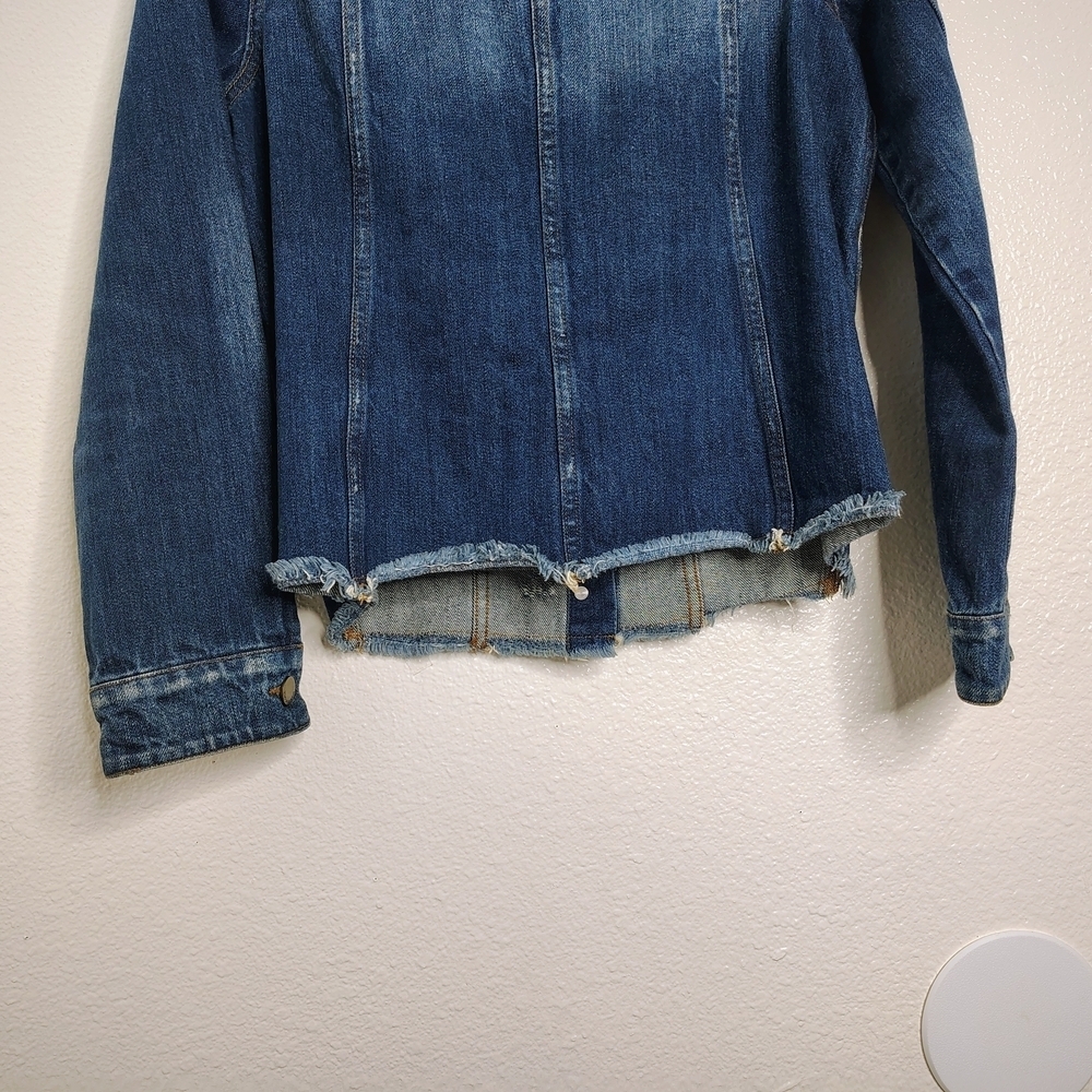 Who What Wear Denim Jacket Womenâs Small Raw Hem Button Front Blue - Picture 12 of 12